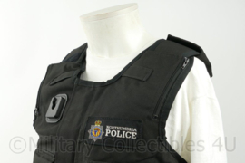 Brits politie vest Northumbria Police met kogel- en steekwerende inhoud - HOSDB/CAST-normen HG1/KR2 - maat Small - origineel
