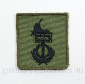 KL Landmacht vaardigheids borst embleem Groepswaardering/Individuele Bekwaamheid - afmeting 4,5 x 5 cm - origineel