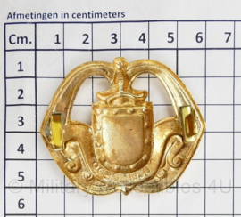 KL Nederlandse leger Infanterie baret embleem - maker Delta Houten - nieuw in verpakking - origineel