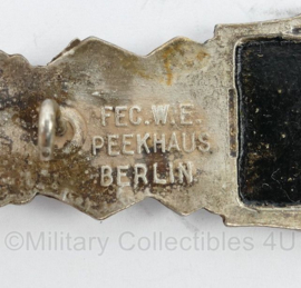 WO2 Duits Nahkampfabzeichen in Silver - met maker stempel Peekhaus Berlin - 9,5 x 2,5 cm -replica