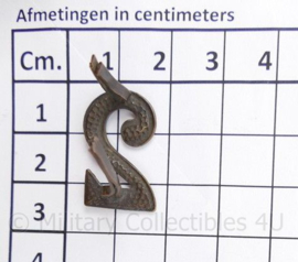 Wo2 Eenheid nummer 2 metaal - 2 x 1 ,5 cm origineel