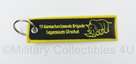 Defensie 13 MECHBRIG 13 Gemechaniseerde Brigade Legerplaats Oirschot sleutelhanger - 15 x 3,5 cm - origineel
