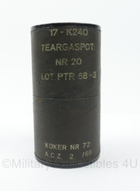 KL Nederlandse leger Teargas Pot traangas granaat koker nr. 72 1966 - 7 x 3 x 12 cm - gebruikt - origineel