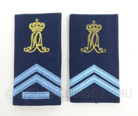 KLu Luchtmacht DT epauletten rang Korporaal der 1e klasse / Korporaal Militaire Academie - per paar - afmeting 5 x 9,5 cm -  origineel