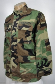 US BDU Woodland uniform jas met insignes  - Small  Long - Specialist - topstaat - origineel