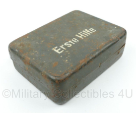 WO2 Duitse Erste Hilfe metalen kistje - 16 x 11,5 x 5 cm - origineel