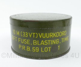 KL Nederlandse leger blik voor 10M 33VT Vuurkoord 33FT Fuse Blasting Time - 12 x 6 cm  - origineel