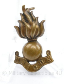 Britse leger cap badge Royal Artillery Ubique - 3,5 x 2 cm - origineel