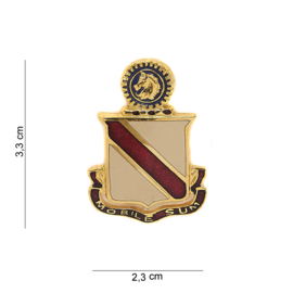 US Army 2nd Supply & Transport Battalion unit crest metaal - 3,3 x 2,3 cm - maker Meyer - origineel