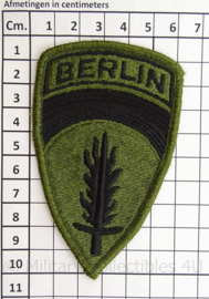 US Army embleem SHAEF Berlin eenheid - groen - net naoorlogs - subdued cut edge - afmeting 6 x 10,5 cm - origineel