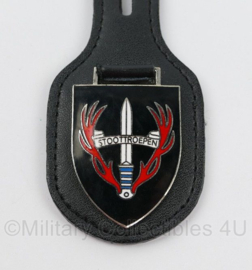 Defensie DT2000 Stoottroepen borsthanger - 9,4 x 4,5 cm - origineel