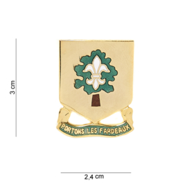 US Army 101st Support Battalion ''Portons Les Far'' unit crest metaal - 3 x 2,4 cm - maker Meyer - origineel