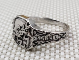 Duitse Ring met Duits Kruis en Stahlhelm  "Ich beklage einen Helden" - replica - size 8, 9 of 10