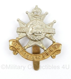 WO2 Britse cap badge Sherwood Foresters Knotts and Derby - Kings Crown  - 5,5 x 4,5 cm - origineel
