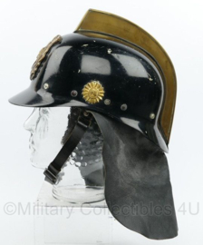 Vintage Brandweer helm met koperen insigne en kam en lederen nekflap - origineel