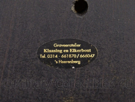 KMAR Marechaussee wandbord Veteranendag 2002 - afmeting 10 x 7,5 x 1,5 cm - origineel