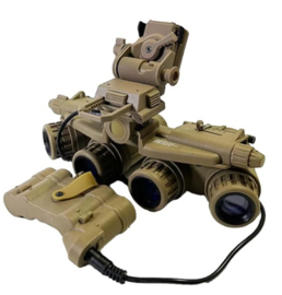 DUMMY PVS Night Vision Goggles nachtkijker met battery pack EN Helm Mount – Wide Angle – GPNVG-18 Night Vision Device nachtkijker voor MICH FAST helm COYOTE  (zonder helm)