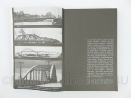Boek Een brug te ver - Cornelius Ryan - 15 x 2,5 x 23 cm - origineel