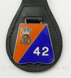 KL borsthanger 42 Tankbataljon regiment Huzaren Prins van Oranje - 8 x 4 cm - origineel