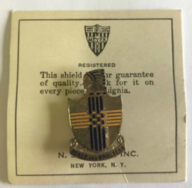 US Army Peace and progress unit crest metaal - 3,4 x 2 cm - maker Meyer - origineel