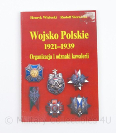 Naslagwerk Wojsko Polskie 1921-1939 Organizacja i odznaki kawalerii over Poolse medailles