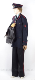 Nederlandse PTT uniform set, jasje, broek, pet en tas - met originele knopen - zeldzaam - maat 40L  = Small / Medium NL maat 50