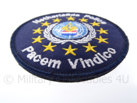 Nederlandse Politie Internationale VN/UN missie "Pecem Vindico" embleem -  met klittenband - diameter 9 cm