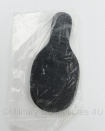 Defensie borsthanger - 9,5 x 4,5 cm - nieuw in verpakking - origineel