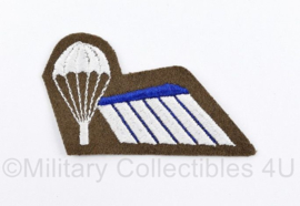 Defensie en Korps Mariniers halve parawing DT tot 2000  - parachutist B - bruin - 6,5 x 4 cm - origineel