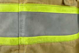 Defensie Brandweer Defence Fire Fighting and Rescue jas en broek khaki met reflectie - huidig model - maat Medium - gedragen - origineel