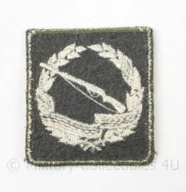 KL Vaardigheidsembleem Schietwedstrijden Harskamp zilver voor GVT - zonder klittenband - 5 x 4½ cm - origineel