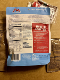1 doos met US Army MCW MRE Cold Weather  - Meal Cold Weather  - maaltijd houdbaar tot 2053! - Inspect Date 2-2027