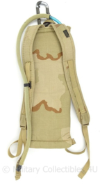 KL Landmacht Camelbak met desert en woodland cover - afmeting 44,5 x 16 cm - origineel