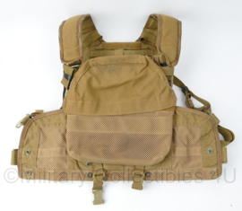 KMARNS Korps Mariniers en Defensie MOLLE Plate Carrier Coyote Tan - gedragen - origineel