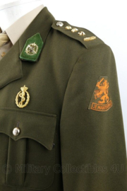 Defensie DT jas 1964 Kolonel Geneeskundige dienst met bijbehorende baret maat 61- uniformjas met brevet Geneeskundige dienst  - maat 53 -  origineel