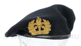 Surinaamse Politie zwarte baret jaren '50 met insigne - maat 57 - origineel