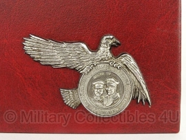 MuurPlaquette Lohner watervliegtuig 1918 Metaal op rood leer - 50x24 cm.