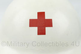 Nederlandse BB Bescherming Bevolking helm of Rode Kruis helm jaren 50/60 - maat 58 - gedragen - origineel