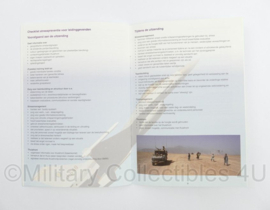 KL Nederlandse leger documenten set handboeken de Officier en Besluitvoering - origineel