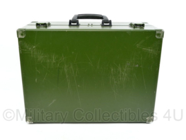 Defensie aluminium koffer medische materiaal met vak indeling - merk Sohngen - 38 x 52 x 23 cm - origineel