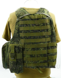 Russische Digital Flora MOLLE gevechtsvest met triple ammo pouch en utility pouches - replica