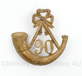 Britse WO2 cap badge 90TH Regiment of Foor Pershire Volunteers - 5,5 x 5,5 cm - origineel