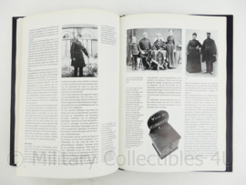 Tuwen dienst boek door Frank van Riet - geschiedenis van de Politie in Nederland vanaf Middeleeuwen tot WO2 - origineel