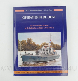 Operaties in de Oost - De Koninklijke Marine in de Indische archipel 1945-1951 - 23 x 2 x 29 cm