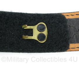 Universele Politie Safariland Contoured Buckleless Duty Belt 942 lederen koppel zwart - gedragen - 106 cm lang - origineel