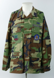 US Air Force Woodland  20th Intelligence Squadron uniform - rang Airman -  medium regular - origineel
