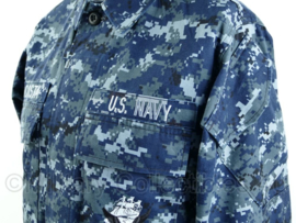 US Navy BDU field jacket met insignes en naam Dacosta - USN Navy blue digital - maat XSmall-regular - gedragen - origineel