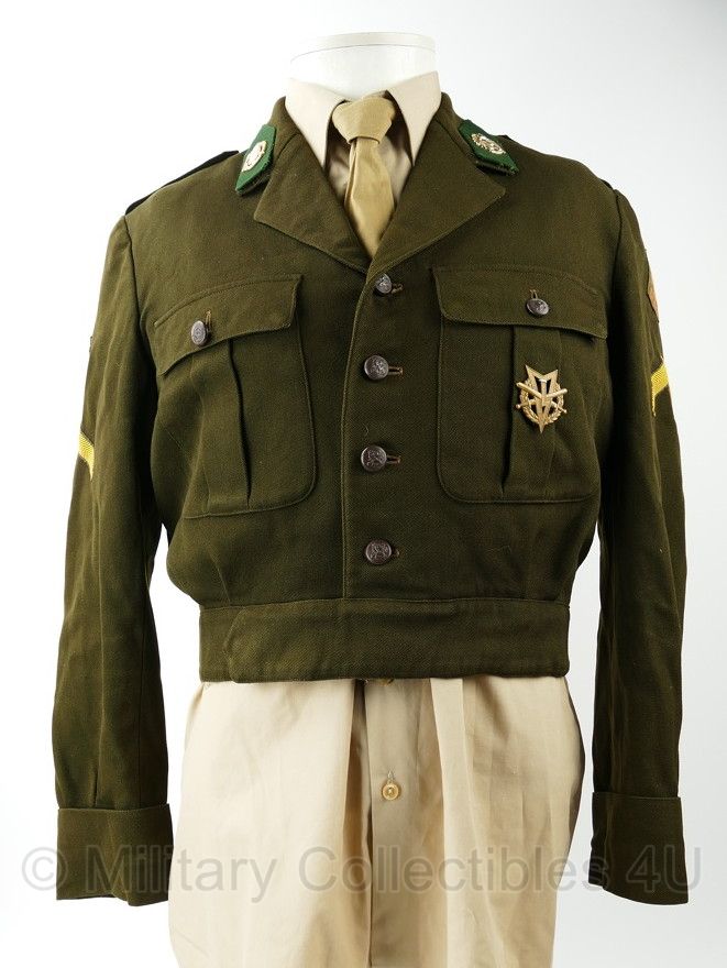KL DT jas Korporaal Geneeskundige dienst 1965 kort model met MLV speld - maat 49  - origineel