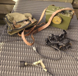 Roemeense Warschaupact R-126 Radio met Accessoires - origineel
