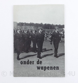 Onder de wapenen - boekje over het Nederlandse leger jaren 60